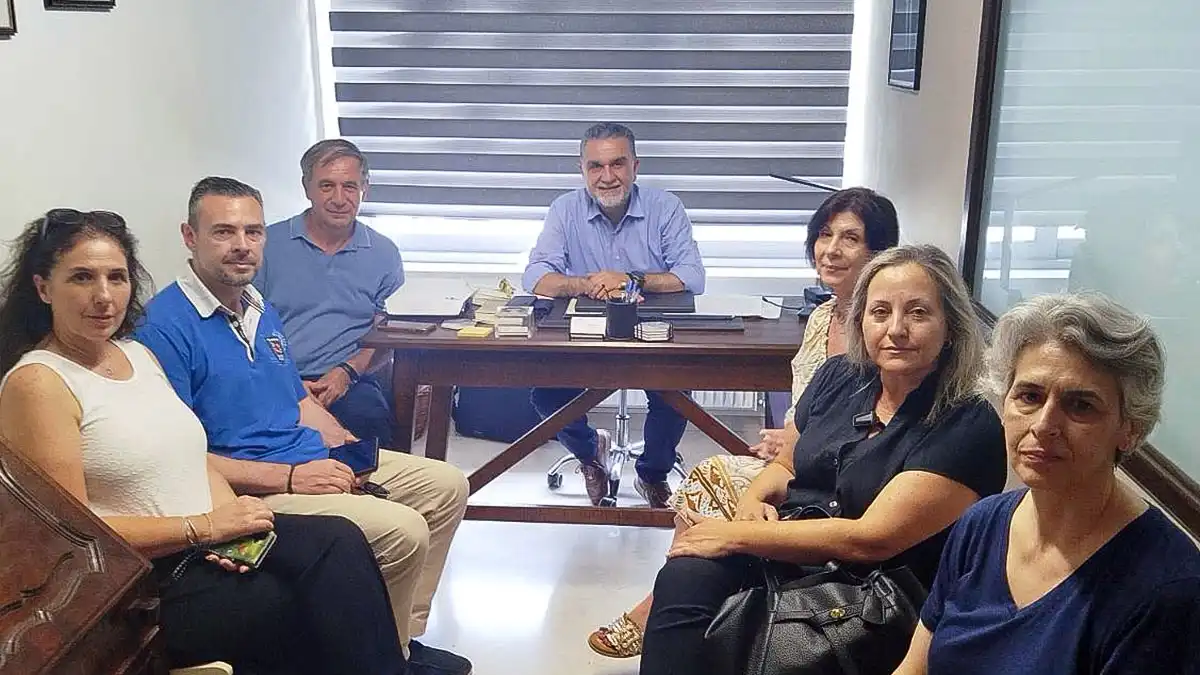 Η πρόληψη των εξαρτήσεων και η εργασιακή αβεβαιότητα στη συνάντηση Τσίμαρη με τη «Σχεδία»