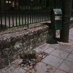 Μικρές εστίες φωτιάς έξω και μέσα στην αυλή του Δημοτικού Σχολείου Κατσικάς