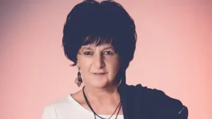 Ιωάννινα: Η Φωτεινή Βελεσιώτου τραγουδά Σωτηρία Μπέλλου στο Μουσείο Αργυροτεχνίας