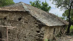 Παλαιός ναός σε κατάρρευση αναστηλώνεται στην Κλεισούρα Αργυροκάστρου (ΦΩΤΟ)
