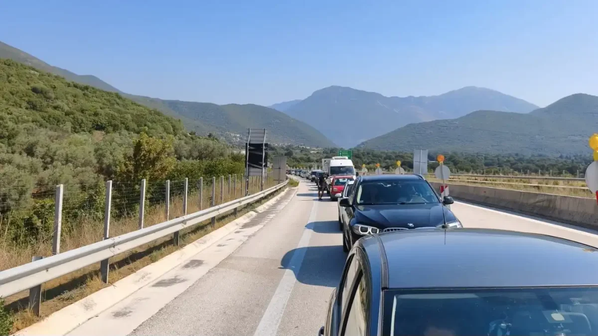 Εγνατία Οδός: Ουρές χιλιομέτρων μετά από βλάβη νταλίκας σε σήραγγα