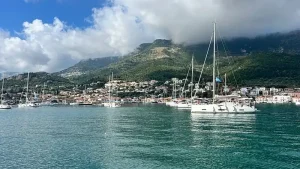 Κινηματογραφικός τουρισμός: Πώς οι διεθνείς παραγωγές μετατρέπουν την εικόνα της Ελλάδας σε τουριστικό έσοδο