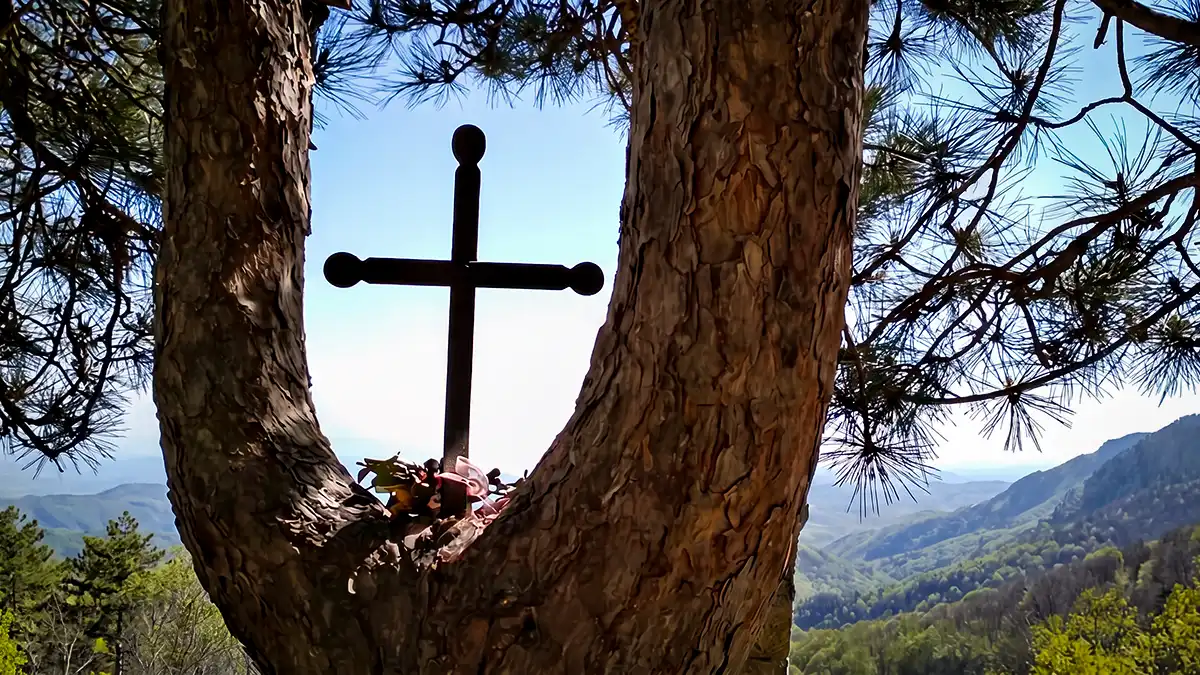 Ο σταυρός δεν είναι ένα κομμάτι ξύλο