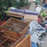 Ένα φορτηγό σκουπίδια ξεφόρτωσαν ασυνείδητοι μέσα στον παλιό οικισμό της Ανατολής