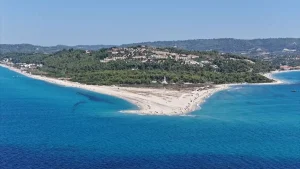 Μύτη Ποσειδίου: Η παραλία που αλλάζει μορφή κάθε εποχή (βίντεο)