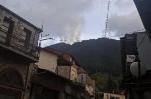 Κόνιτσα: Φωτιά σε δύσβατη περιοχή στην Τραπεζίτσα – Δύσκολη επιχείρηση σε δασική περιοχή