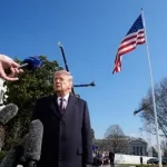 ΗΠΑ: Στο χαμηλότερο ποσοστό της πολιτικής καριέρας του, έπεσε η δημοτικότητα του προέδρου Τραμπ