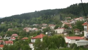 Κοντά στο μηδέν η θερμοκρασία στη Μηλιά Μετσόβου – Παγερό πρωινό με πάχνη στα αυτοκίνητα