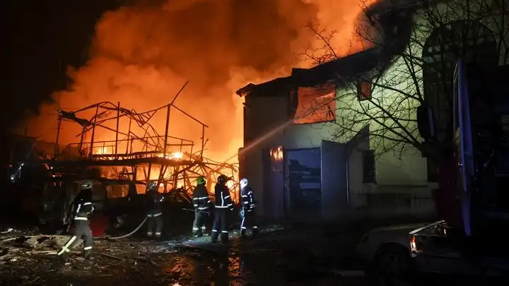 Τραυματίες και υλικές ζημιές στην Ουκρανία από νυχτερινή επίθεση της Ρωσίας με πυραύλους και drones