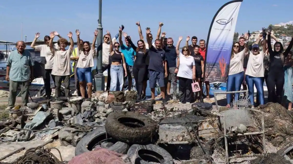 Περίπου 5 τόνοι απορριμμάτων απομακρύνθηκαν από τον βυθό του Αμβρακικού Κόλπου