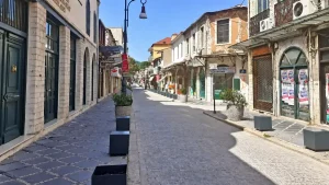 Ιωάννινα: «Η αγορά στενάζει και το Επιμελητήριο γιορτάζει» – Κόντρα για τη συναυλία των 18.000 ευρώ για το Open Mall