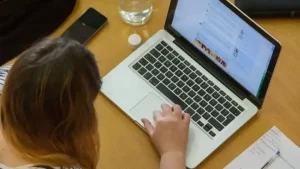 Εργασία: Ρεκόρ 25ετίας στις νέες θέσεις – Στο 7,9% η ανεργία
