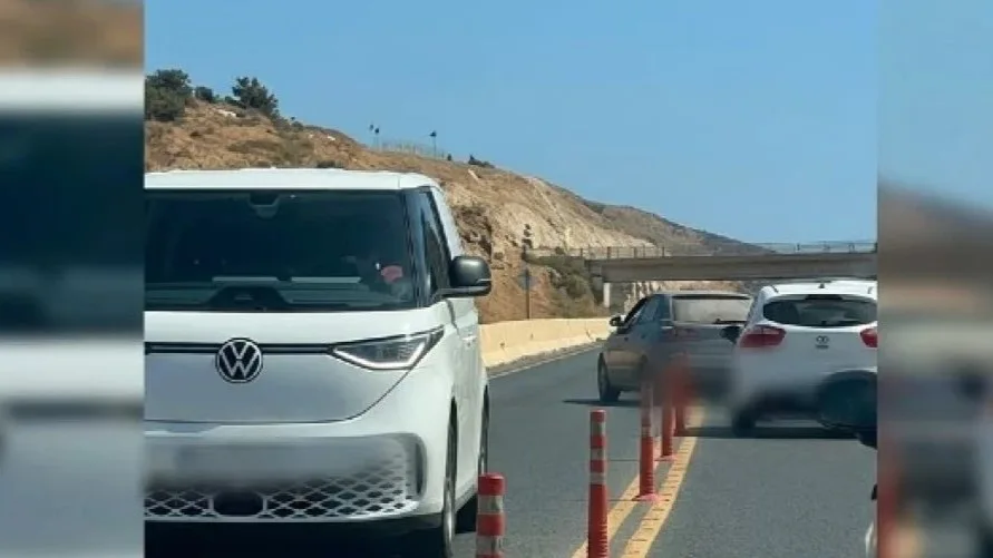 Κρήτη: Ταυτοποιήθηκε 17χρονος που έσπασε τα κολωνάκια στον ΒΟΑΚ για παράνομη προσπέραση (video)