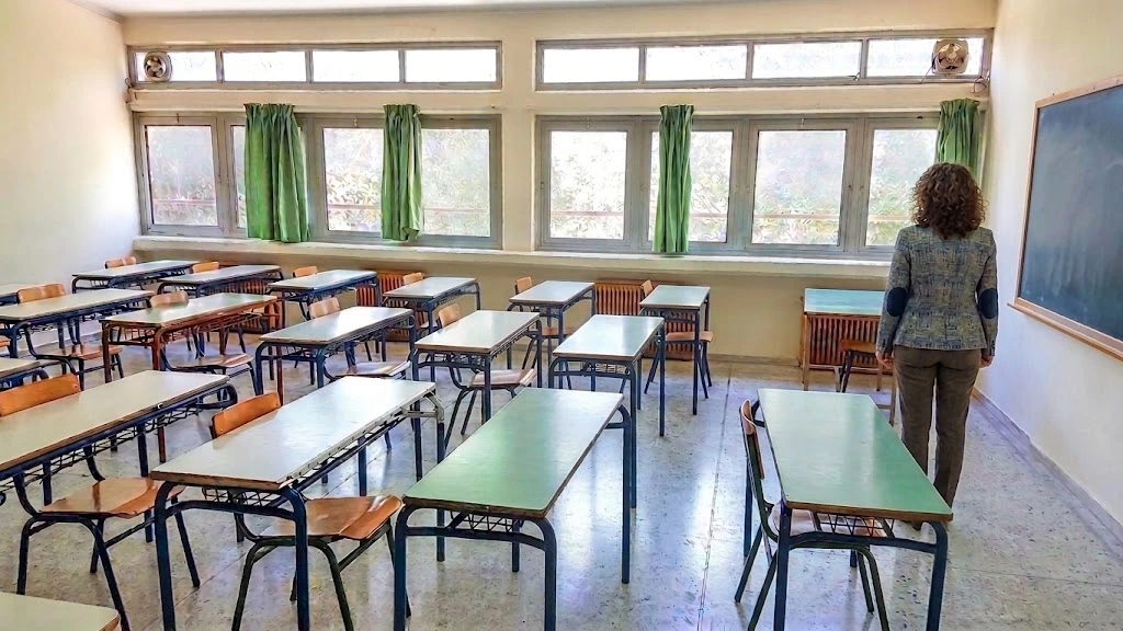 Στρατιωτικοί ντελιβεράδες και εκπαιδευτικοί στις μετακομίσεις…
