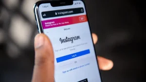 Αλβανία: Μαζικά «λουκέτα» σε λογαριασμούς Instagram ακτιβιστών και δημοσιογράφων