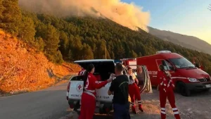 Κόνιτσα: Στο μέτωπο της πυρκαγιάς οι εθελοντές του Ελληνικού Ερυθρού Σταυρού