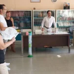 ΚΚΕ: Περιοδεία Έξαρχου σε Γυμνάσια και Λύκεια – Κριτική για υποχρηματοδότηση και συμπτύξεις τμημάτων