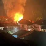 Μέτσοβο: Ολοσχερώς κάηκε εγκαταλελειμμένο σπίτι – Ζημιές και σε διπλανή κατοικία