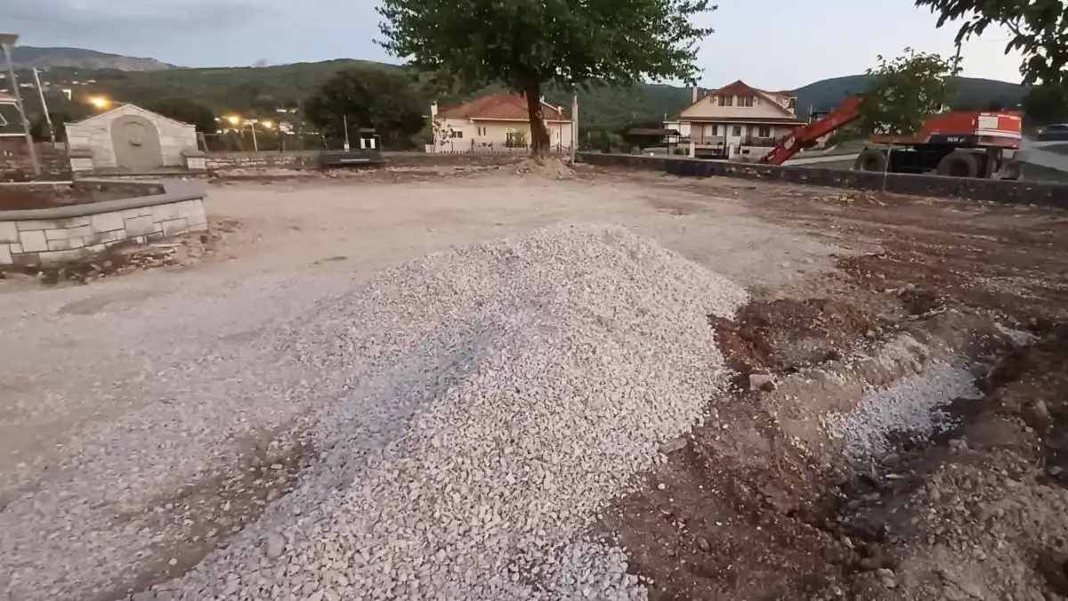 Ξεκίνησε η ανακατασκευή της κεντρικής πλατείας στη Γορίτσα Κουτσελιού