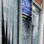 Κυψέλη: Επίθεση στα γραφεία της Νέας Δημοκρατίας με μπογιές και φθορές