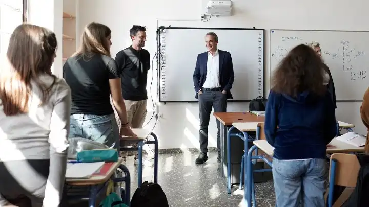 Μητσοτάκης στον Ασπρόπυργο: Πρώτος σταθμός το νέο 4ο Γυμνάσιο – «Για να δούμε τι κάναμε» (βίντεο)