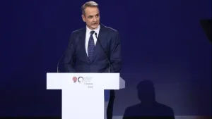 ΔΕΘ: Όλα τα μέτρα Μητσοτάκη – Φοροελαφρύνσεις, 400 ευρώ στους συνταξιούχους, 500 ευρώ στο Δημόσιο και κατώτατος μισθός 1.000 ευρώ το 2028