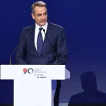 ΔΕΘ: Όλα τα μέτρα Μητσοτάκη – Φοροελαφρύνσεις, 400 ευρώ στους συνταξιούχους, 500 ευρώ στο Δημόσιο και κατώτατος μισθός 1.000 ευρώ το 2028