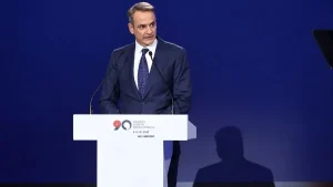 ΔΕΘ: Με στίχο Μητροπάνου τα «καρφιά» Μητσοτάκη προς Τσίπρα (video)