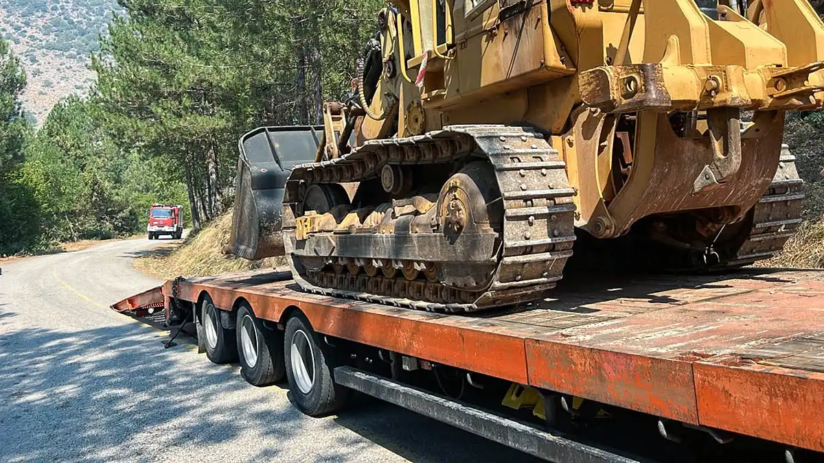 Κόνιτσα: Μηχανήματα της Περιφέρειας Ηπείρου στη μάχη με τη φωτιά (βίντεο)