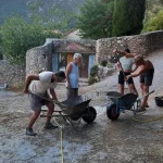 «Όταν οι κάτοικοι παίρνουν τον δρόμο στα χέρια τους…» – Στο Νεοχώρι Λευκάδας η αγάπη για τον τόπο γίνεται πράξη