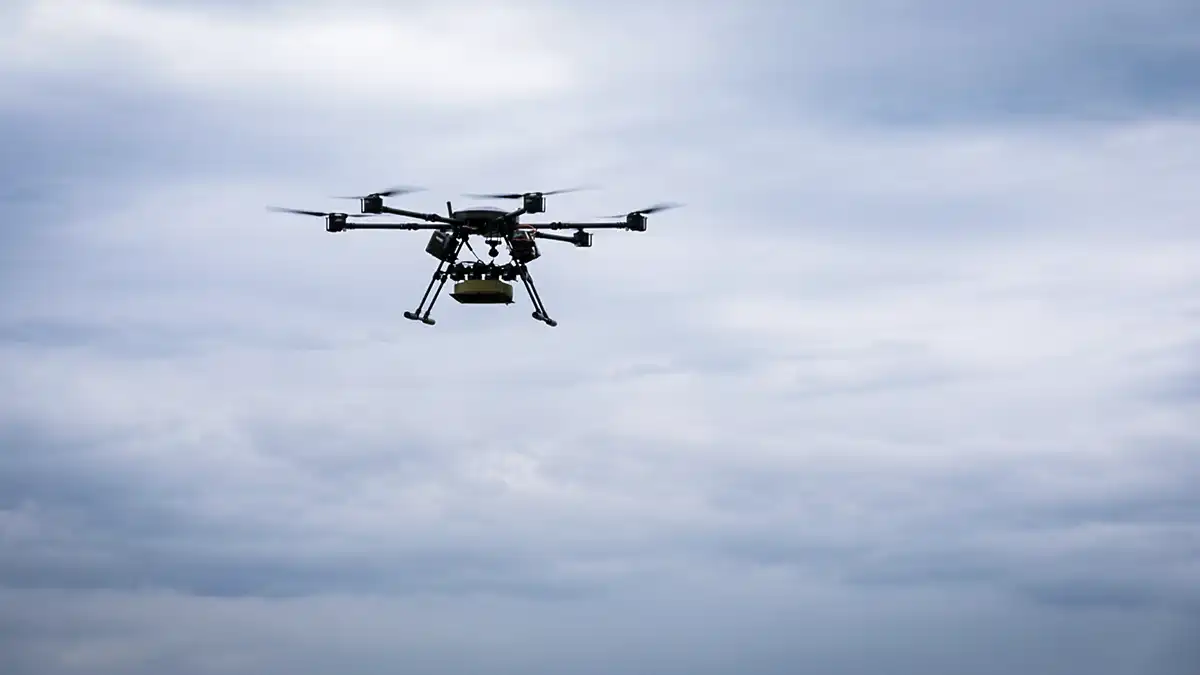 Η Μόσχα στο στόχαστρο εκατοντάδων drones – Δύο νεκροί και ζημιές σε διυλιστήριο