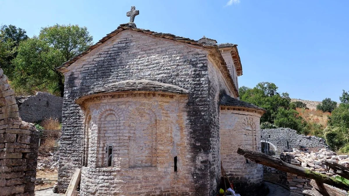 Αναστηλώνεται η παλαιά μονή Παμμεγίστων Ταξιαρχών Δερβιτσάνης (ΦΩΤΟ)