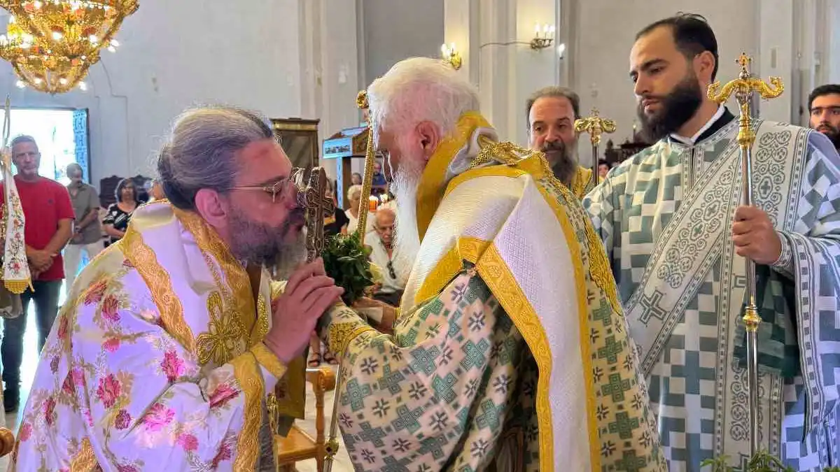 Στη Σαντορίνη ο Μητροπολίτης Παραμυθίας Σεραπίων (φωτογραφίες)