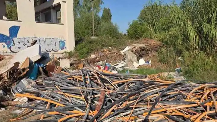 Καθαρίστηκε χθες, γέμισε ξανά σήμερα – Η εικόνα που προκαλεί αντιδράσεις στα Ιωάννινα