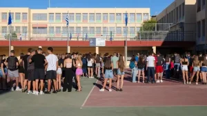 Μακιγιάζ από το σχολείο… Γιατί τα κορίτσια βάφονται όλο και σε μικρότερη ηλικία