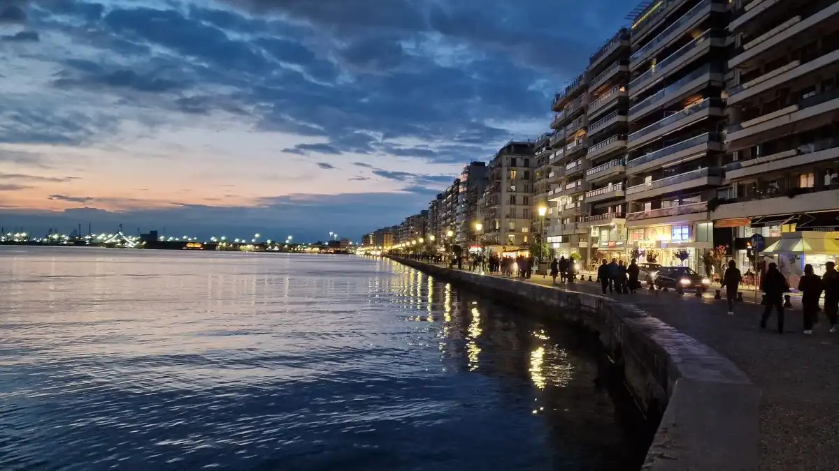 Το παράδειγμα της Θεσσαλονίκης για την 28η Οκτωβρίου – Στοχευμένη προβολή στα Βαλκάνια για το εορταστικό τριήμερο