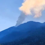 Φωτιά στην Τραπεζίτσα: Μεγάλη αναζωπύρωση – 60 πυροσβέστες και 5 εναέρια μέσα στην Κόνιτσα
