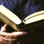 Πώς η ανάγνωση βιβλίων ωφελεί μνήμη, ψυχική υγεία και εγκέφαλο