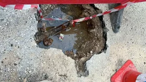 Ιωάννινα: «25 μέρες έτρεχε το νερό και σήμερα έσπασε η παροχή» – Καταγγελία στους Αμπελόκηπους (βίντεο)