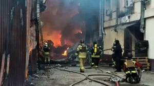 Τουλάχιστον 12 νεκροί σε ρωσικά πλήγματα στο Κίεβο και την περιφέρειά του