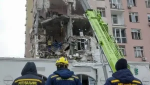 Ουκρανία: Ρωσικό πλήγμα σε πολυκατοικία στην Οδησσό – Οκτώ τραυματίες