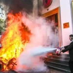 Ευρώπη σε αναβρασμό: Επεισόδια στα Τίρανα, 135 προσαγωγές στη Γαλλία και 25.000 διαδηλωτές στη Μαδρίτη (βίντεο)