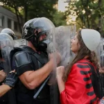 Αλβανία: Επεισόδια στα Τίρανα – Φοιτητές πέταξαν τούβλα στο υπουργείο Παιδείας