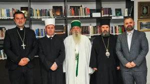 Κρίσιμη παρέμβαση των θρησκειών στην Αλβανία για την εξέγερση πολιτών και φοιτητών