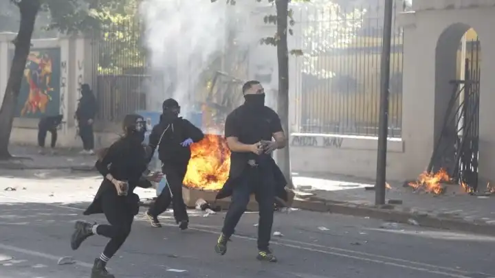 Αλβανία: Ο Ράμα καλεί ξανά σε διάλογο μετά τα βίαια επεισόδια στα Τίρανα