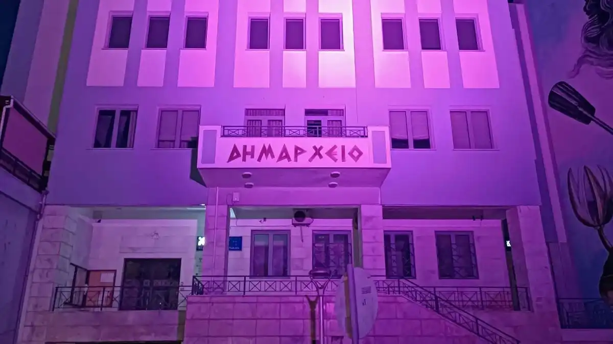 Ηγουμενίτσα: Στα ροζ το Δημαρχείο για τον καρκίνο του μαστού – Δράση ενημέρωσης και πρόληψης