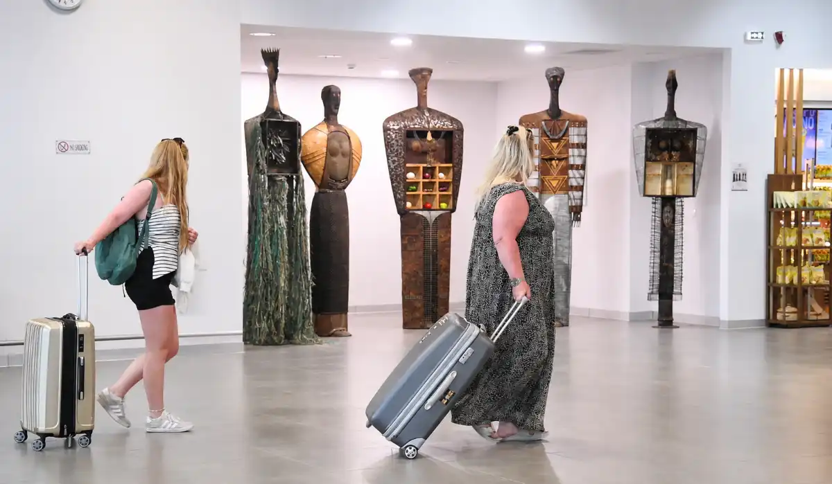 Έως το τέλος Οκτωβρίου παραμένουν «Τα Φαντάσματα» του Θεόδωρου Παπαγιάννη στο αεροδρόμιο Ιωαννίνων