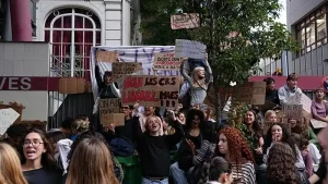 Γαλλία: Νέος γύρος μαθητικών διαδηλώσεων – Πάνω από 5.000 συλλήψεις και εκατοντάδες τραυματίες (βίντεο)