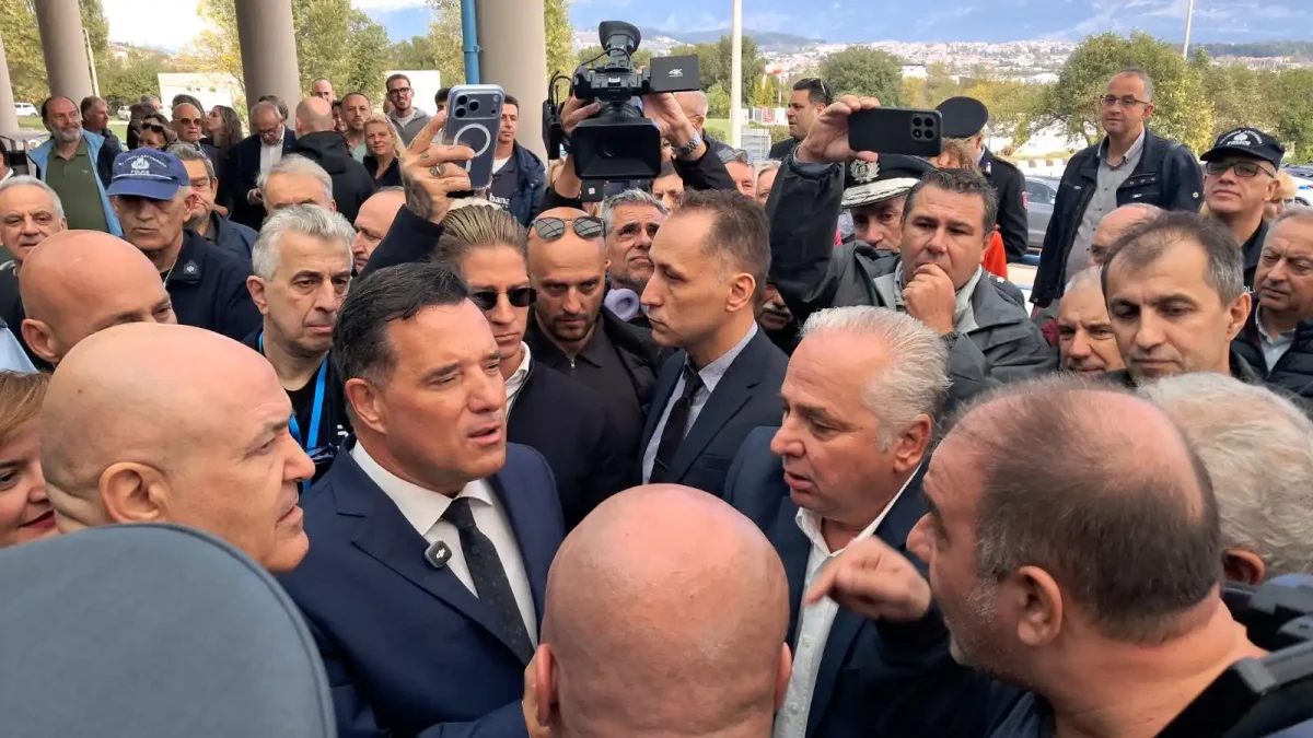 Ιωάννινα: Αντιπαράθεση Γεωργιάδη με εργαζόμενους στο Πανεπιστημιακό Νοσοκομείο πριν από τα εγκαίνια των νέων ΤΕΠ