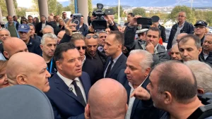 Ιωάννινα: Αντιπαράθεση Γεωργιάδη με εργαζόμενους στο Πανεπιστημιακό Νοσοκομείο πριν από τα εγκαίνια των νέων ΤΕΠ